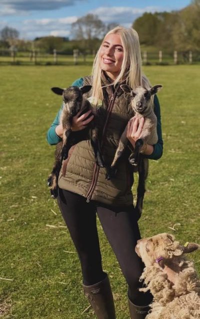 Woolly-walks-shepherdess-clophill Woolly Walks Shepherdess, Clophill